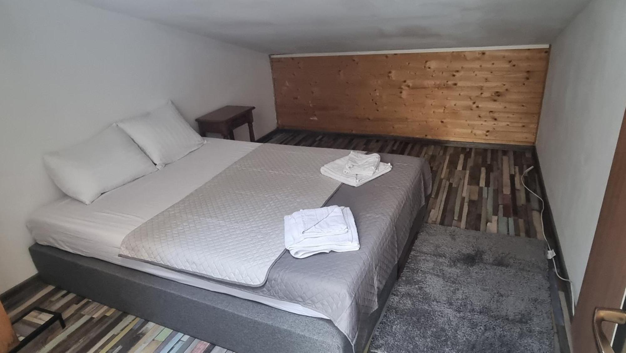 Vila Ris Piata Romana Bucarest Esterno foto